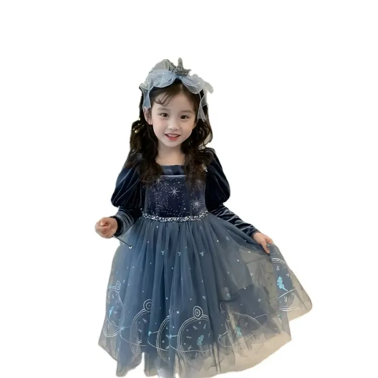 Snow white modern outfit